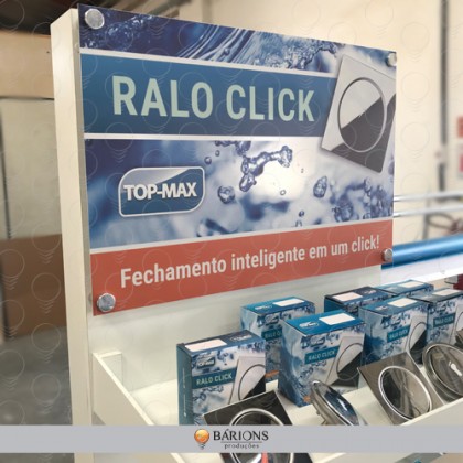 Display em MDF de Chão com Testeira Personalizada e Espaçadores Cromados